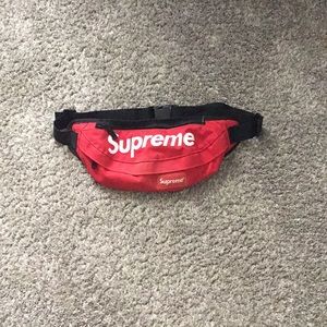 Supreme Fanny Pack (worn twice) 2 zipper pouches